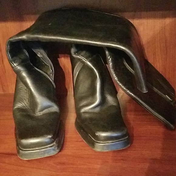 Vtg 1990s black leather boots